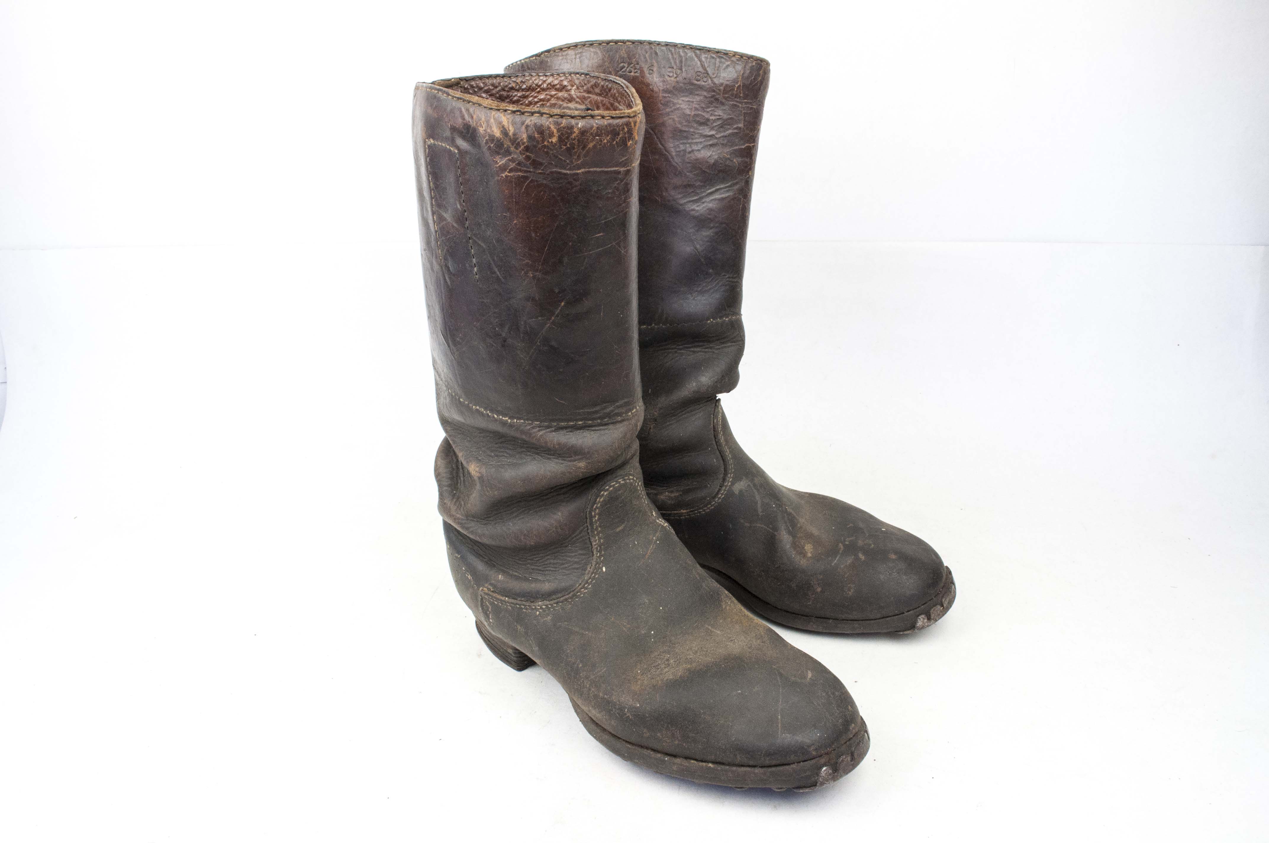 Brown issue jackboots in good used condition – fjm44