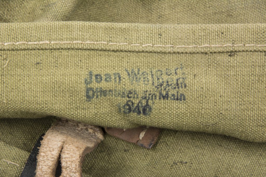 A-frame pouch – Jean Weipert Offenbach am Main 1940 – fjm44