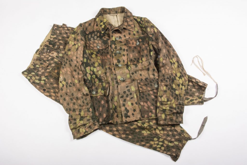 Matching Waffen-SS dot pattern uniform in Erbsentarn camouflage marked ...