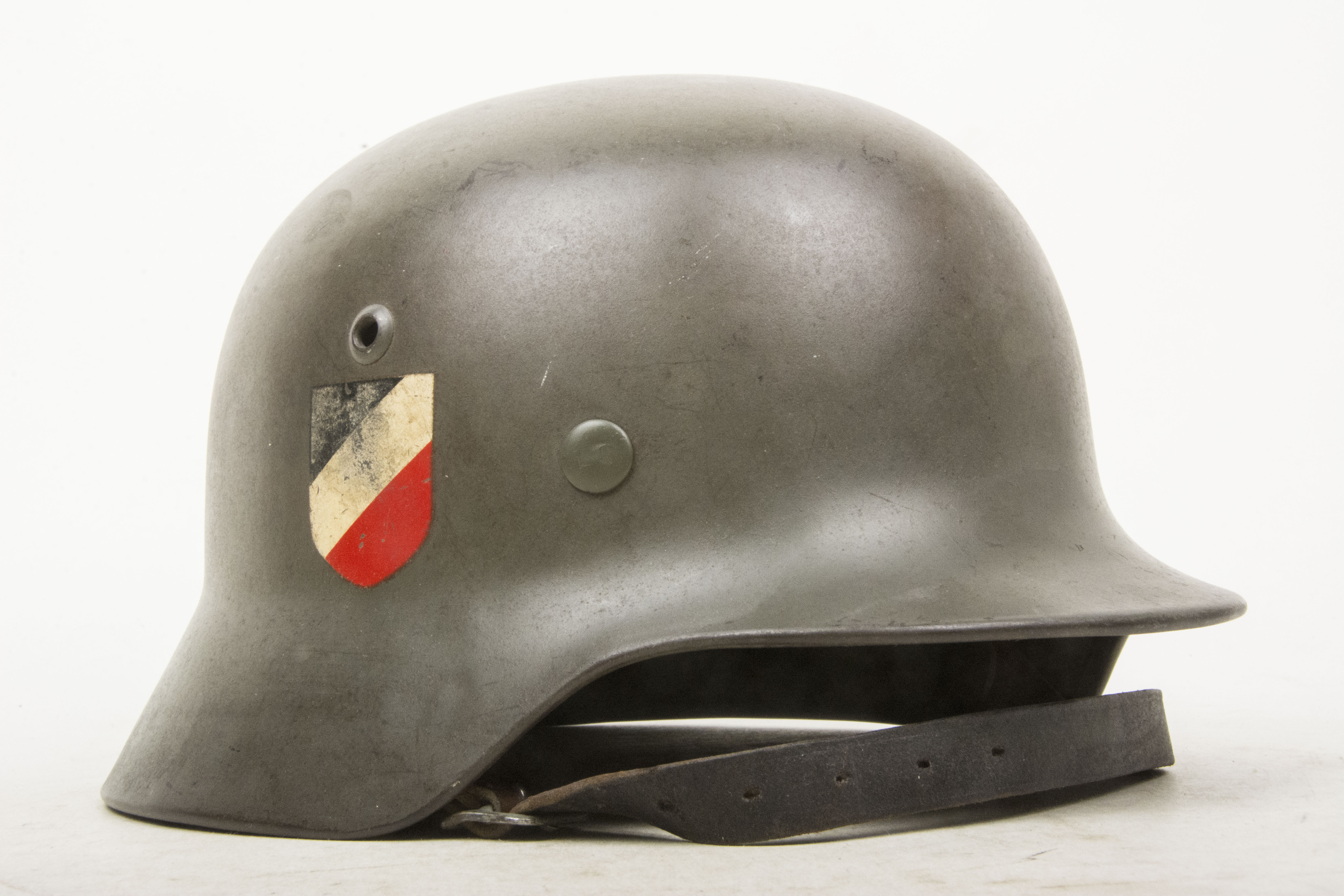 Сс 35. M35 m42 каски. Шлем м 35 Кригсмарине. German m35 SS Helmet. German m35 SS Helmet Вольфенштейн.
