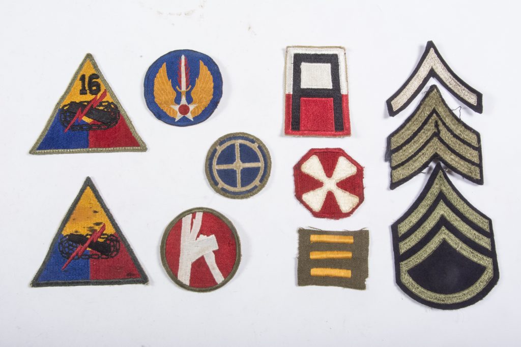 Assorted US insignia – fjm44