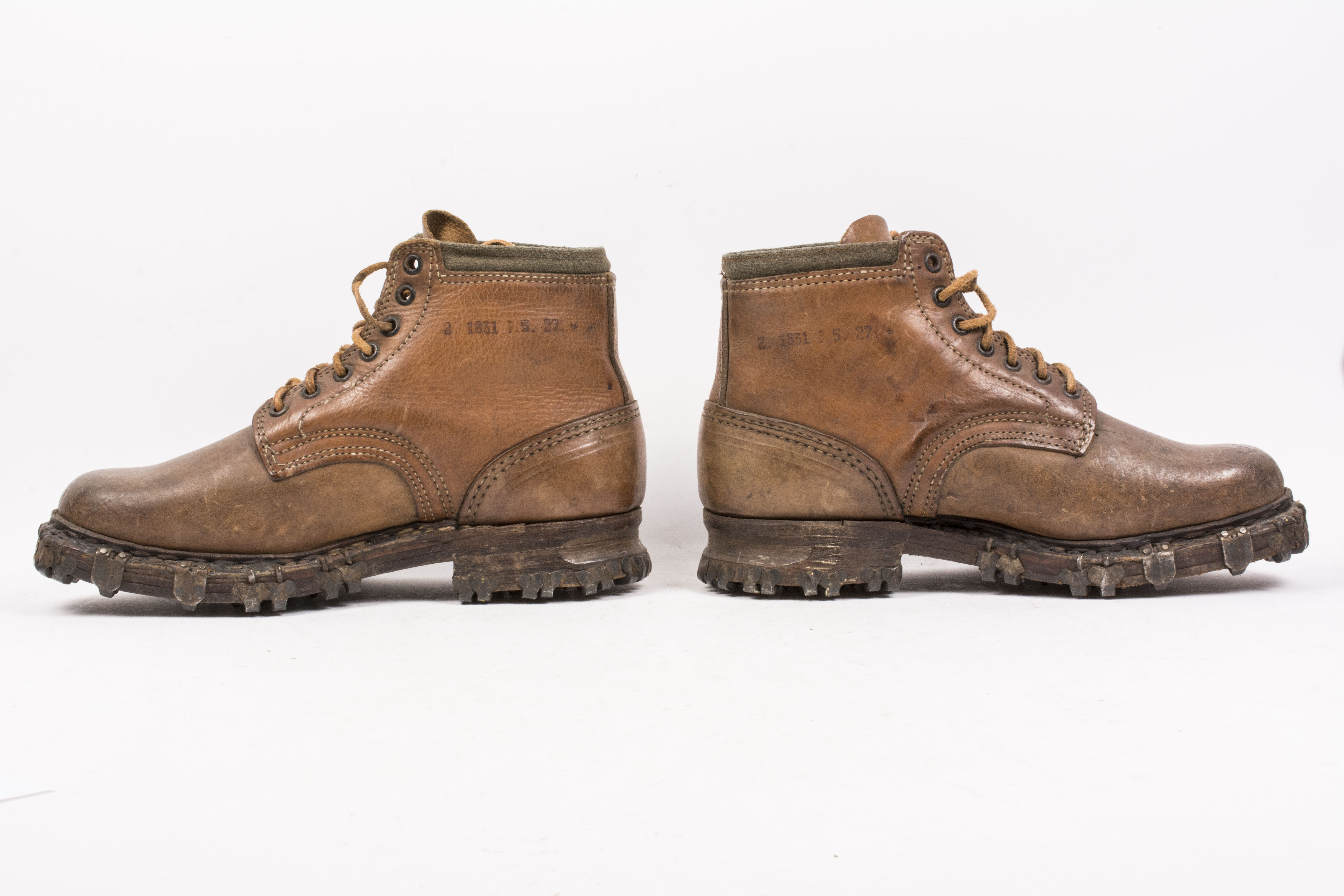 Unissued pair of late war Gebirgsjäger boots – fjm44