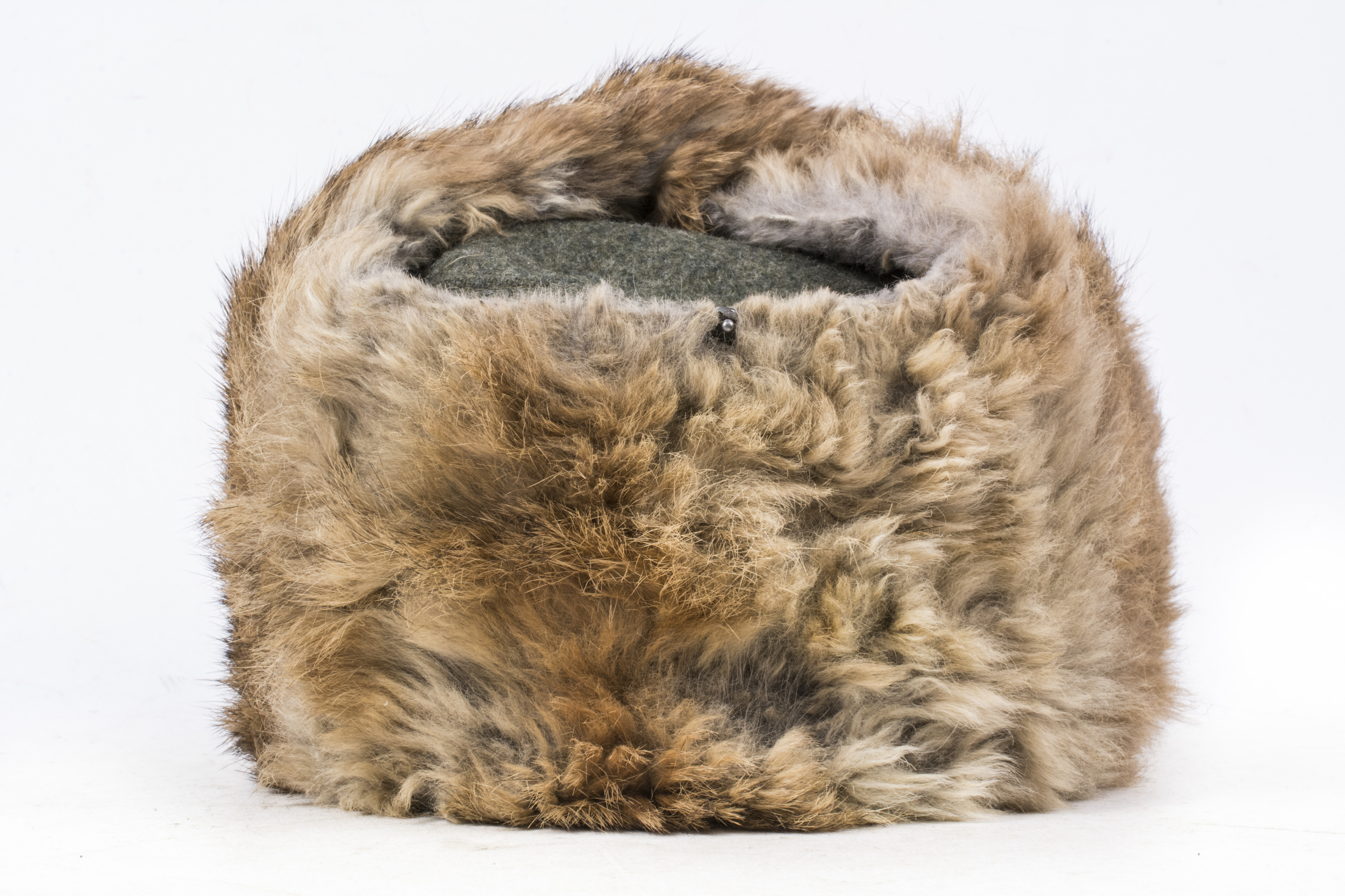 Heer fur hat with aluminum insignia – fjm44