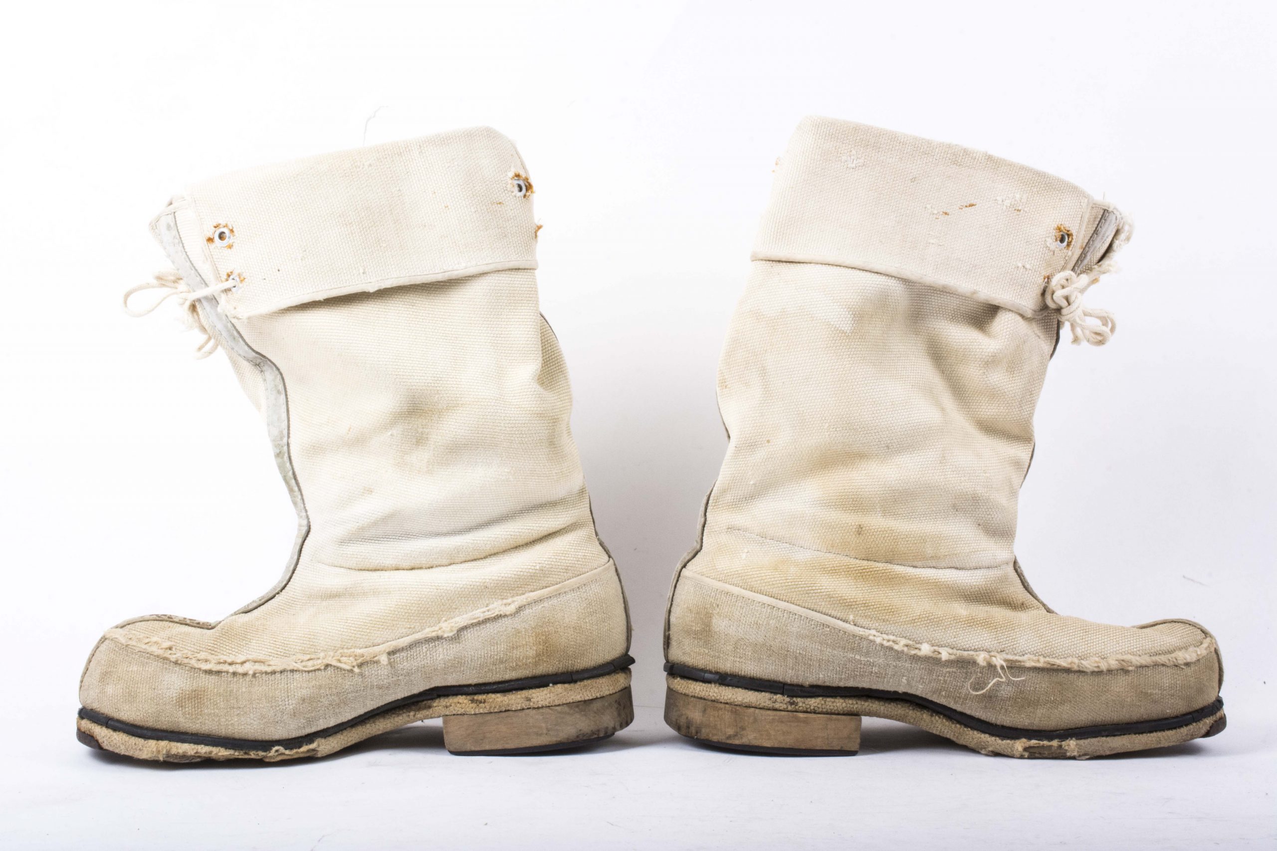 Rare first pattern issue white winter boots – fjm44