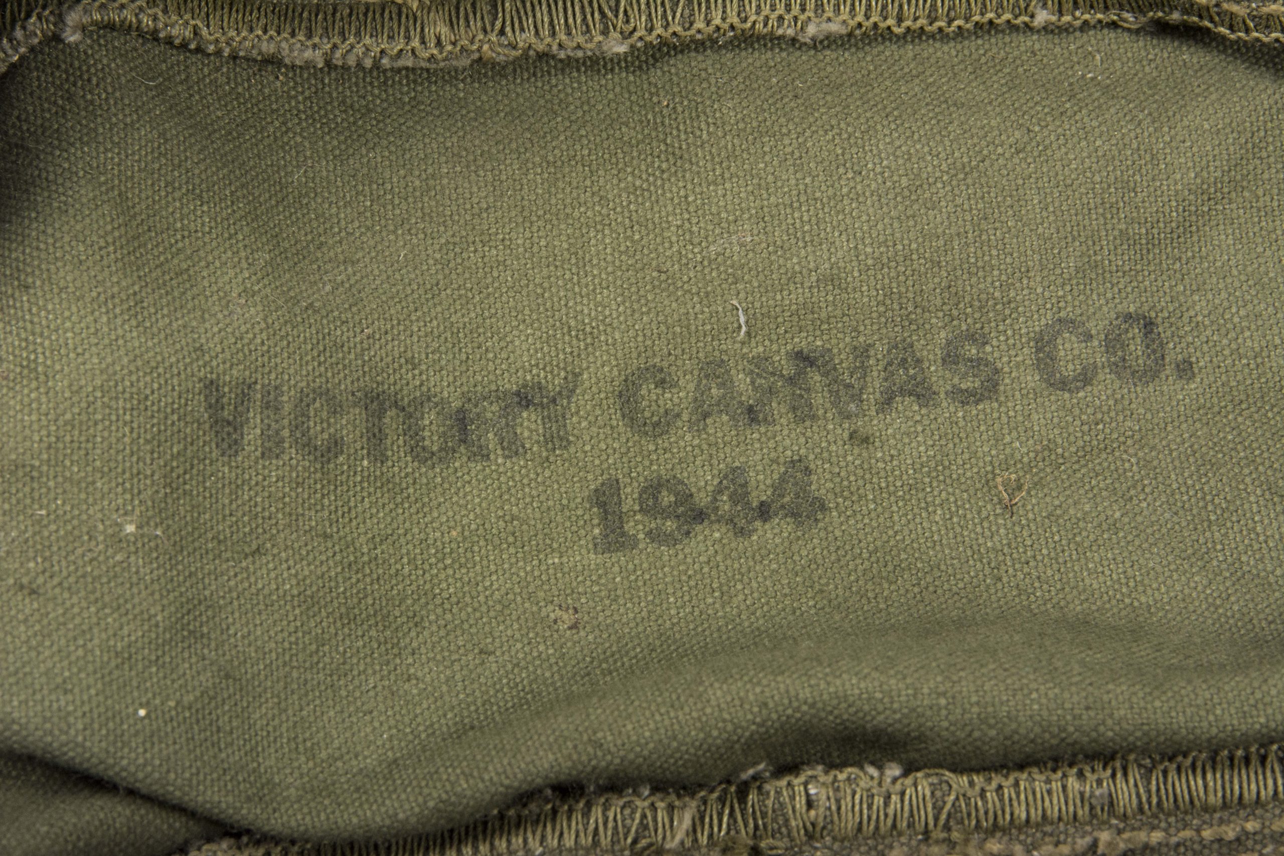 US bazooka ammo bag Victory Canvas Co. 1944 – fjm44