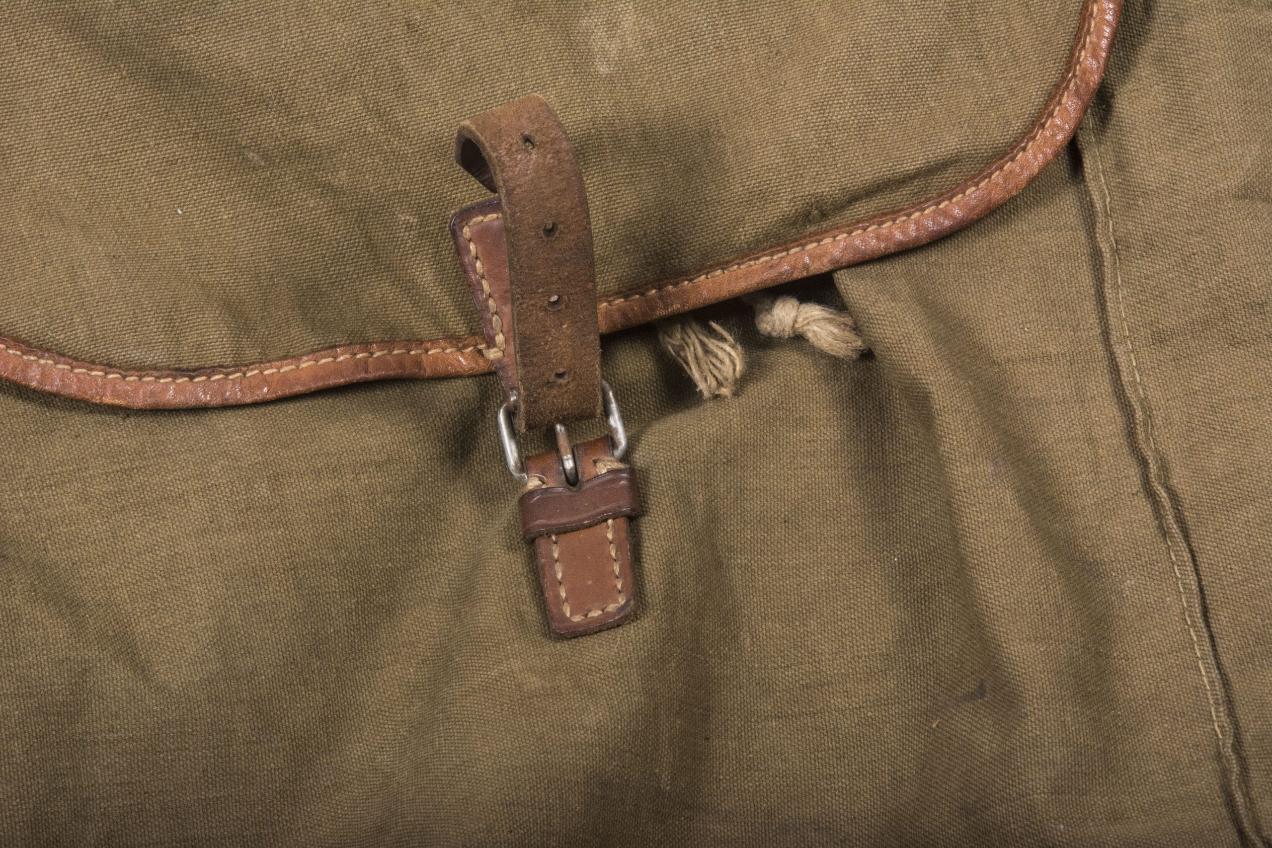 Early Artillerie backpack dated 1940 – fjm44