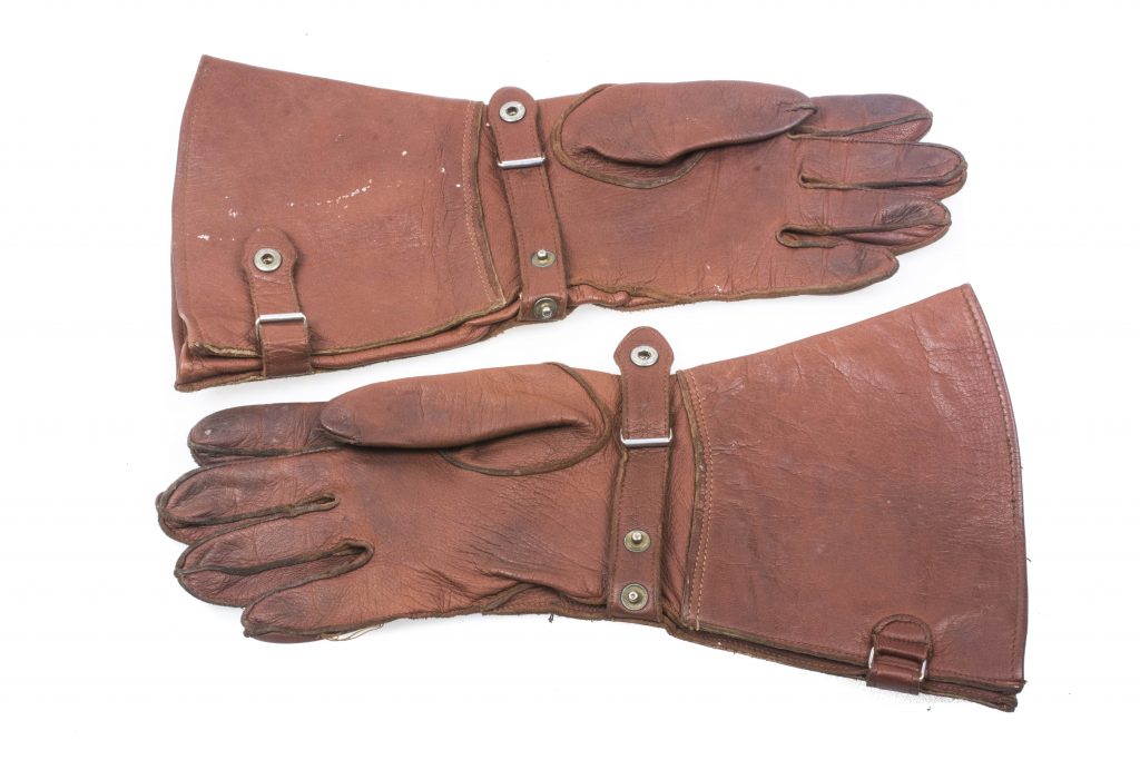Luftwaffe pilot gloves dated 1938 fjm44(02)